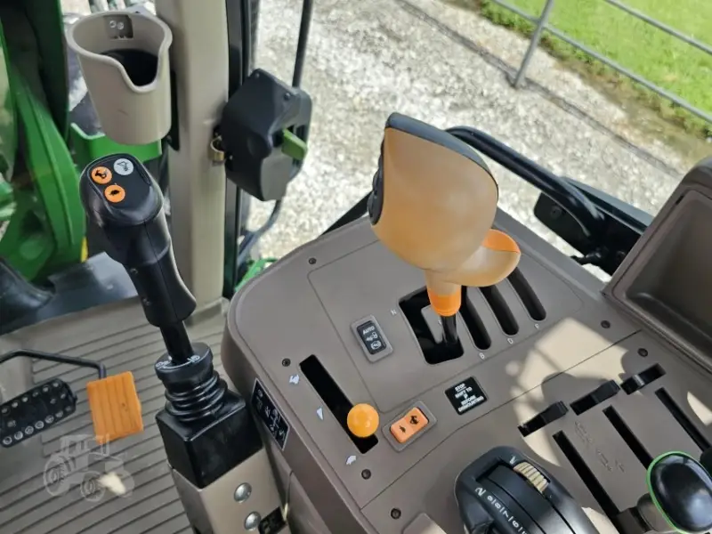 2014 John Deere 6125M photo 36