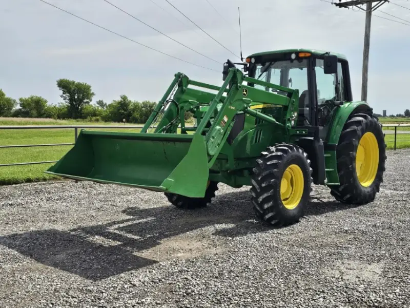 2014 John Deere 6125M photo 2