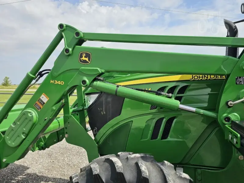 2014 John Deere 6125M photo 24
