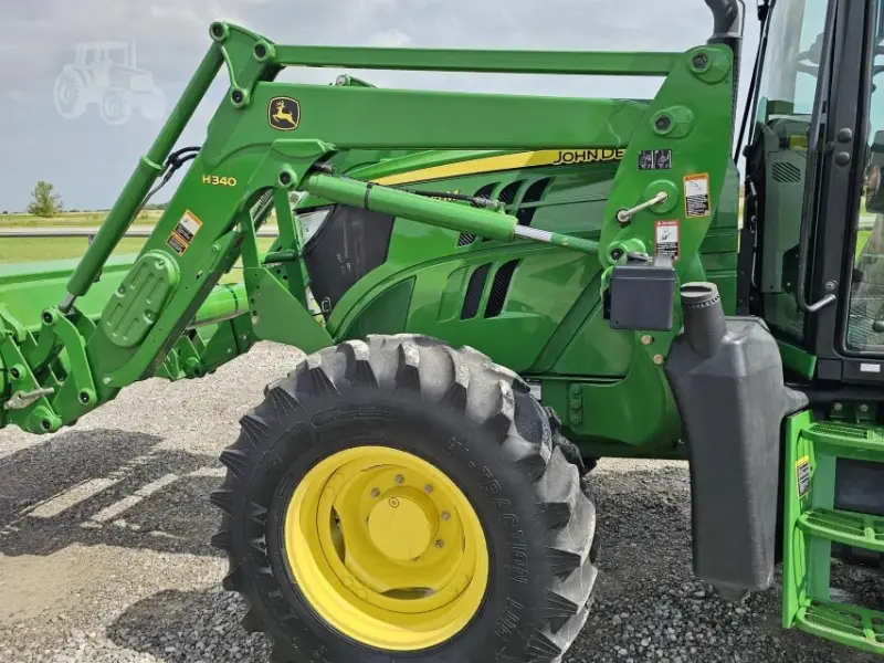 2014 John Deere 6125M photo 22