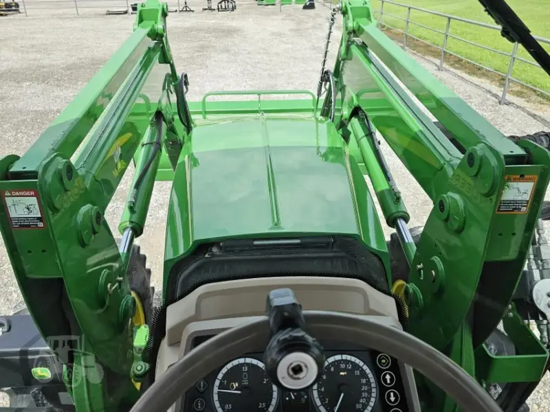 2014 John Deere 6125M photo 44