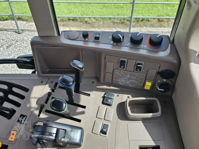 2014 John Deere 6125M photo 32