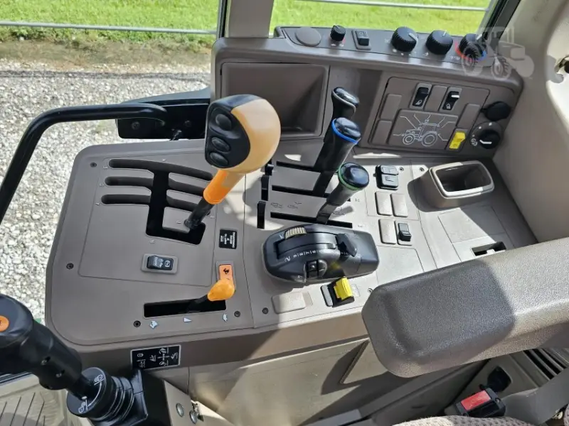 2014 John Deere 6125M photo 30