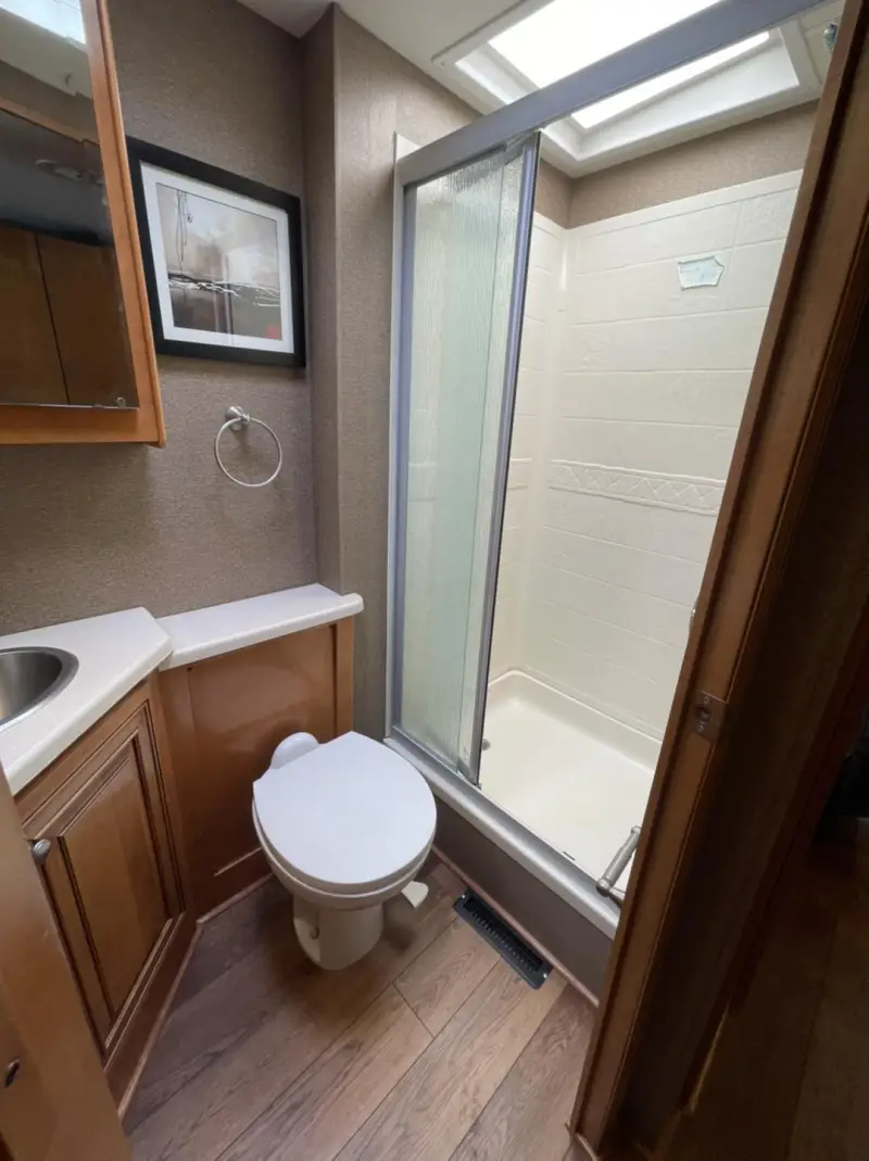 2016 Thor Motor Coach Palazzo 36.2 photo 12