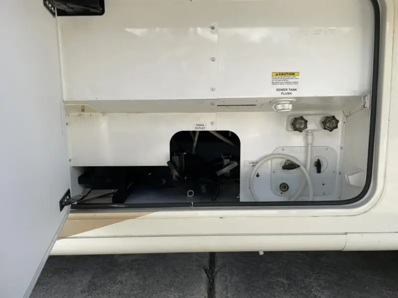 2016 Thor Motor Coach Palazzo 36.2 photo 27