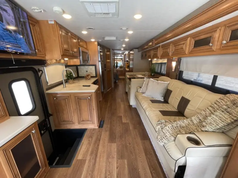 2016 Thor Motor Coach Palazzo 36.2 photo 26