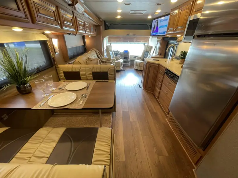 2016 Thor Motor Coach Palazzo 36.2 photo 6