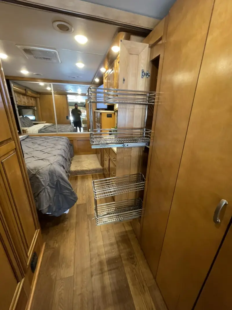 2016 Thor Motor Coach Palazzo 36.2 photo 13