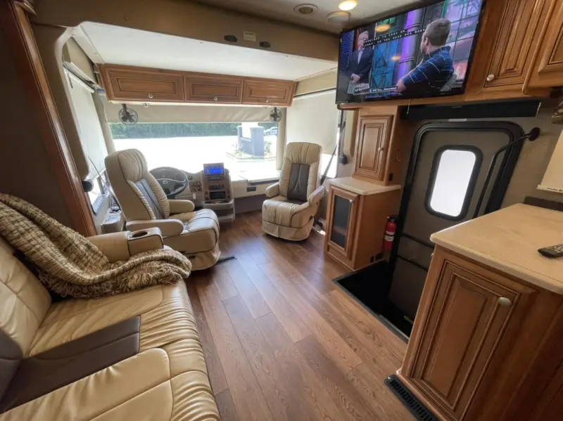 2016 Thor Motor Coach Palazzo 36.2 photo 31