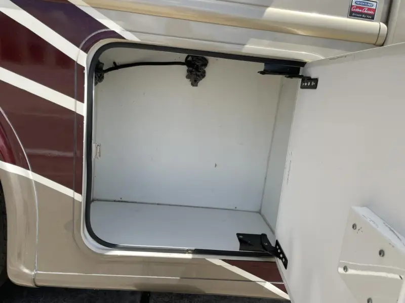 2016 Thor Motor Coach Palazzo 36.2 photo 21
