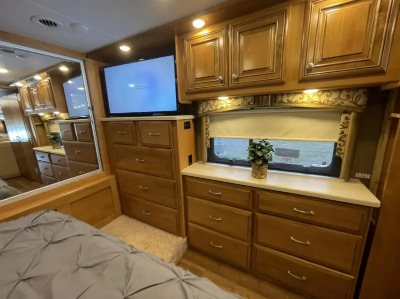 2016 Thor Motor Coach Palazzo 36.2 photo 2