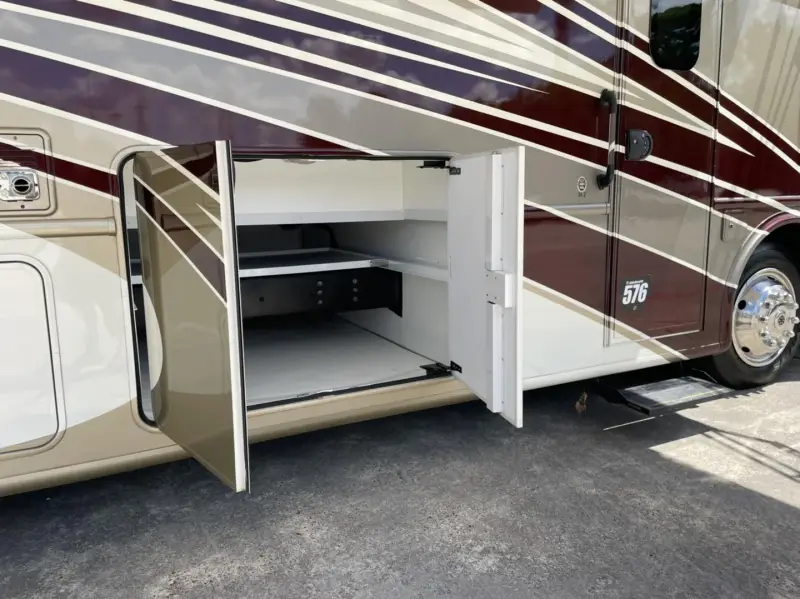 2016 Thor Motor Coach Palazzo 36.2 photo 30