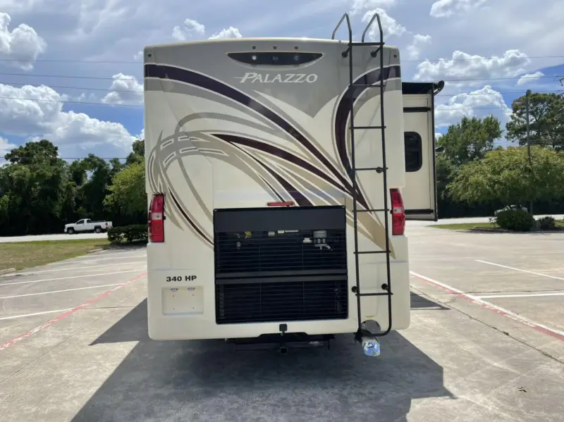 2016 Thor Motor Coach Palazzo 36.2 photo 28