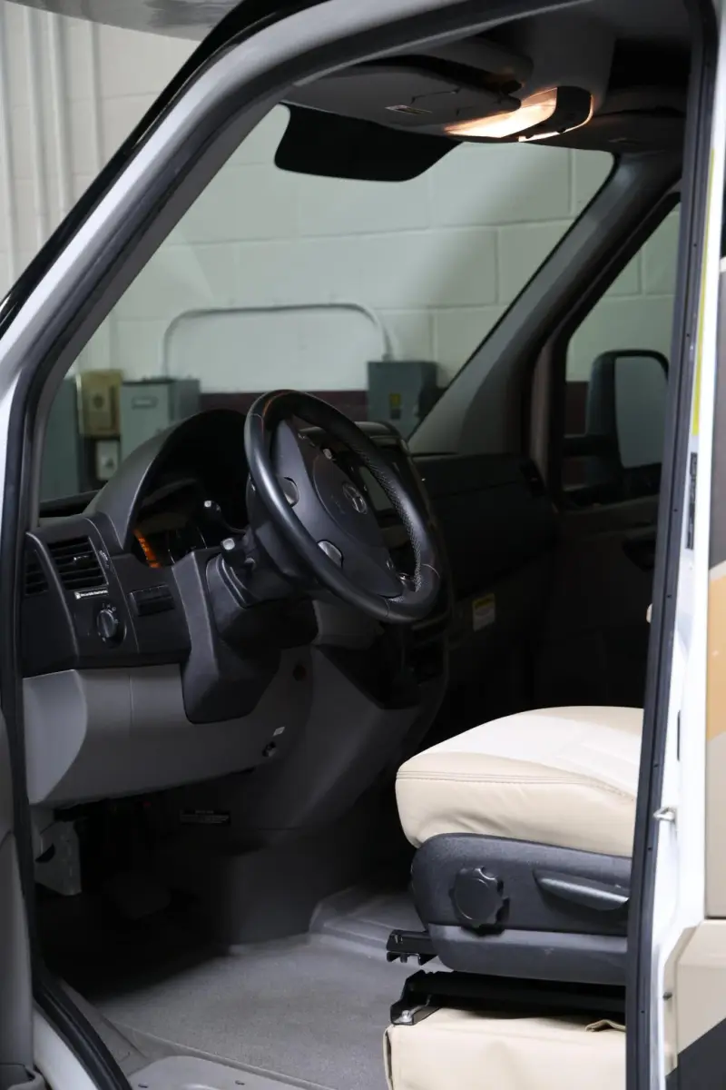2019 Entegra Qwest 24L photo 51