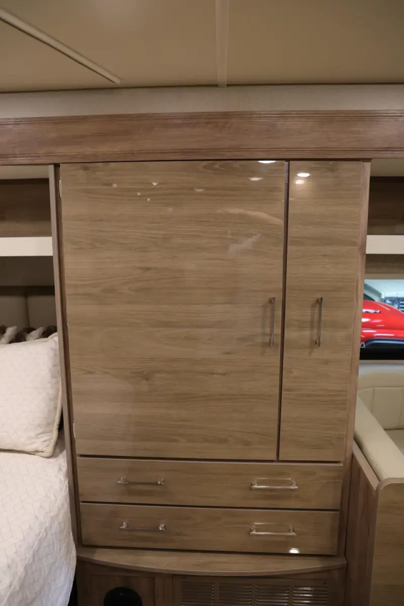 2019 Entegra Qwest 24L photo 75