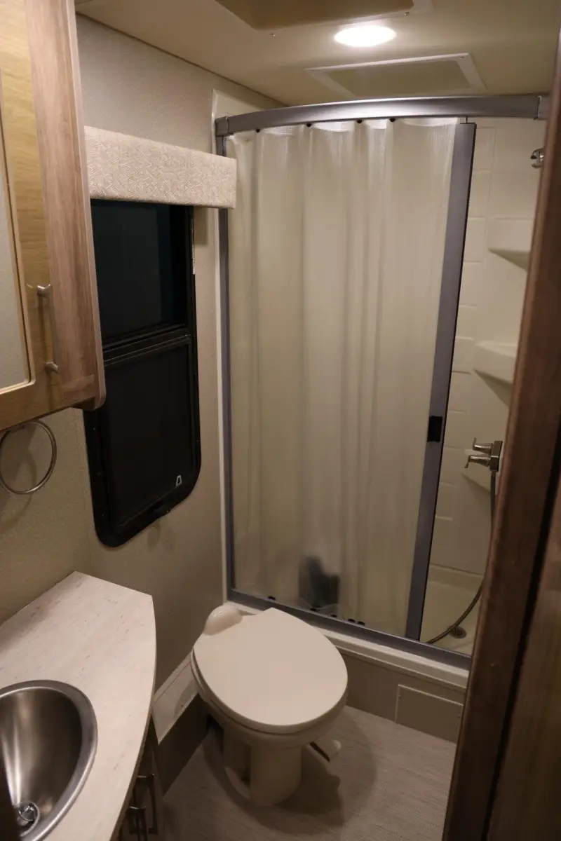 2019 Entegra Qwest 24L photo 78