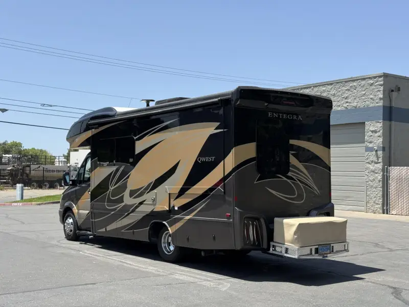 2019 Entegra Qwest 24L photo 7