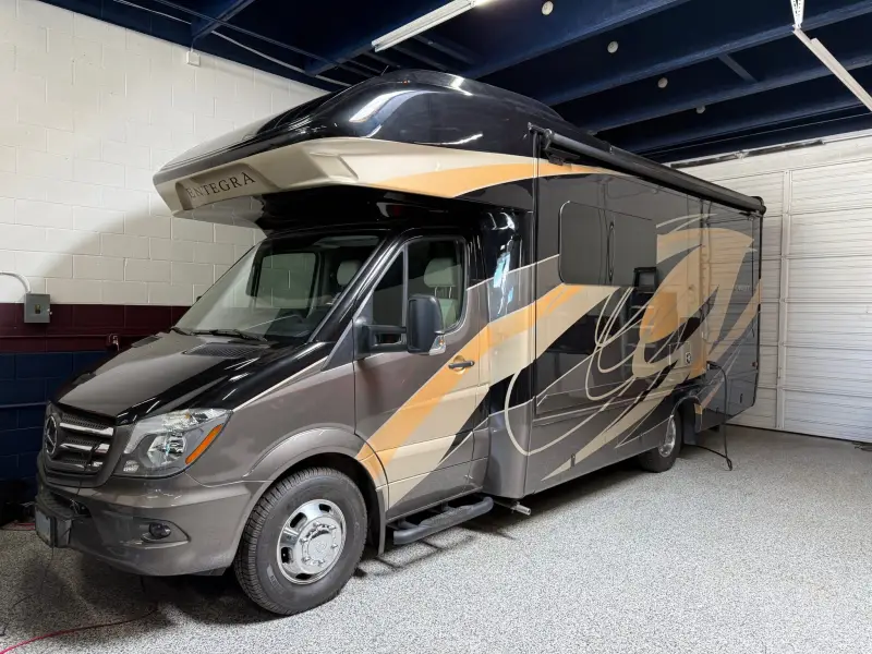 2019 Entegra Qwest 24L photo 22