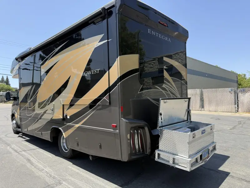 2019 Entegra Qwest 24L photo 11