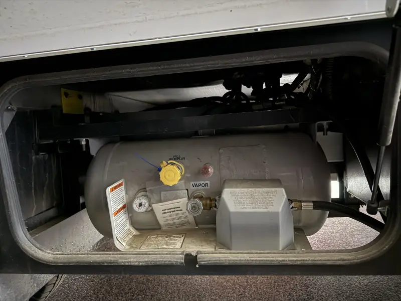 2019 Entegra Qwest 24L photo 42
