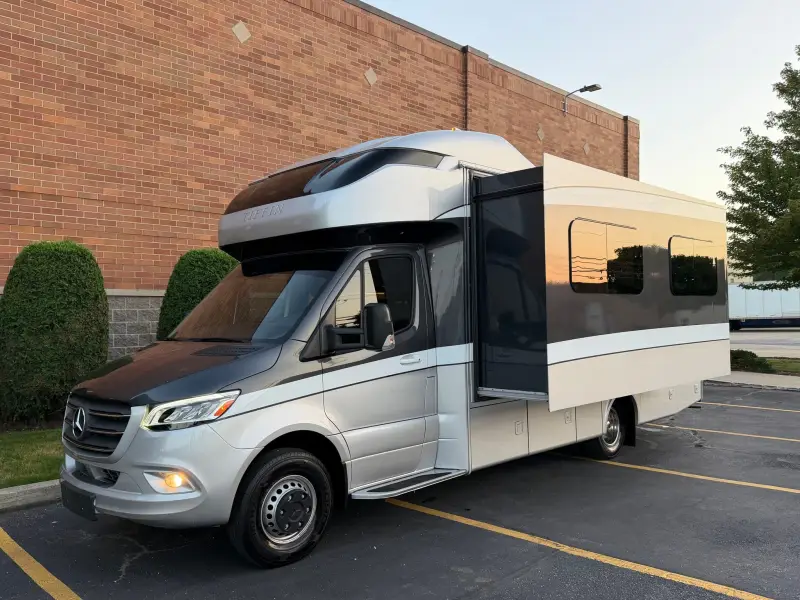 2020 Tiffin Wayfarer 25 RW photo 2