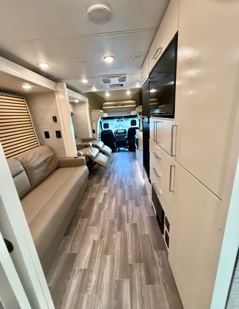 2020 Tiffin Wayfarer 25 RW photo 130