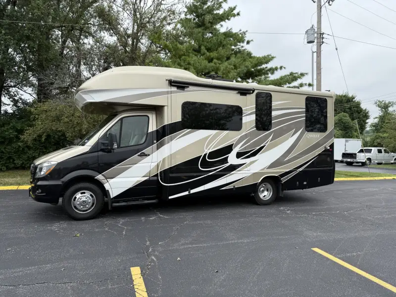2019 Entegra Qwest 24K photo 3