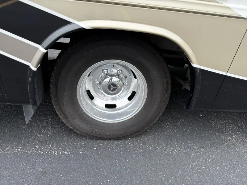 2019 Entegra Qwest 24K photo 31