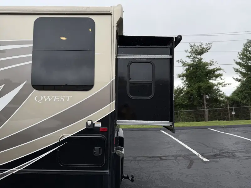 2019 Entegra Qwest 24K photo 18