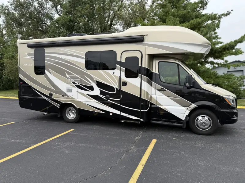 2019 Entegra Qwest 24K photo 9