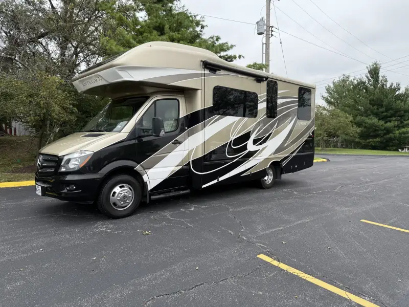 2019 Entegra Qwest 24K photo 2