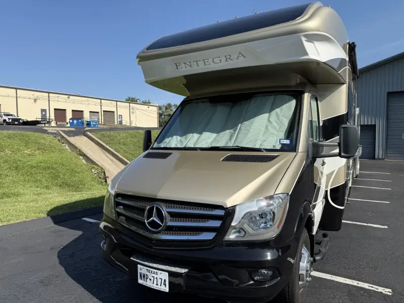 2019 Entegra Qwest 24K photo 11