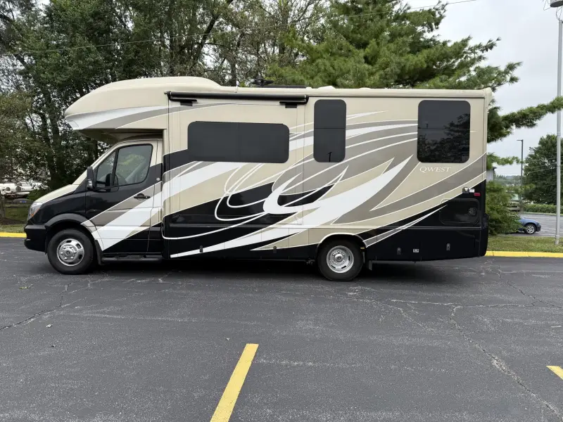 2019 Entegra Qwest 24K photo 4