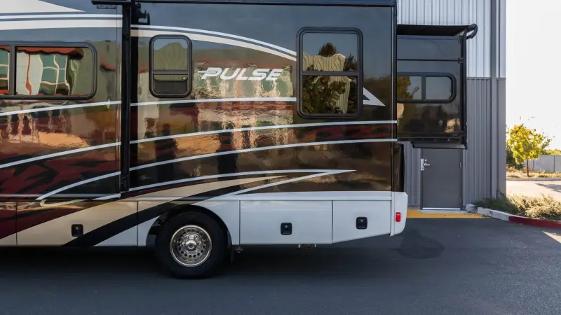2017 Fleetwood Pulse 24A Conversion photo 18