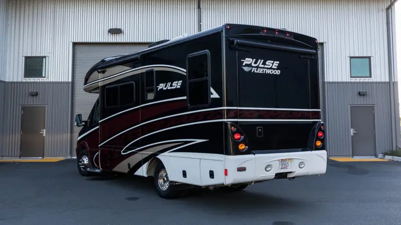 2017 Fleetwood Pulse 24A Conversion photo 4