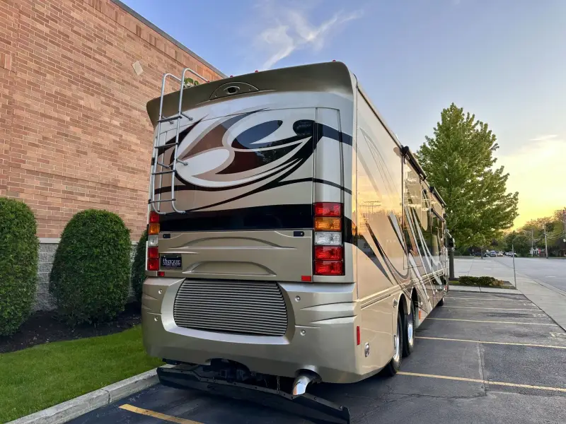 2015 American Revolution LE 42T Motorcoach photo 12