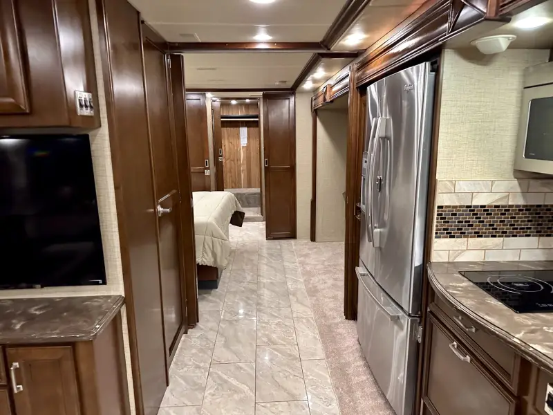 2015 American Revolution LE 42T Motorcoach photo 159