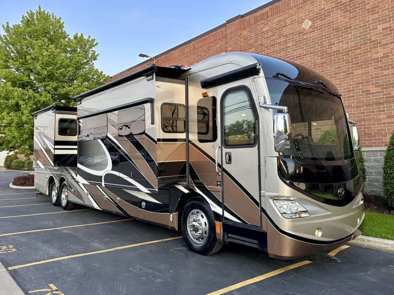 2015 American Revolution LE 42T Motorcoach photo 21