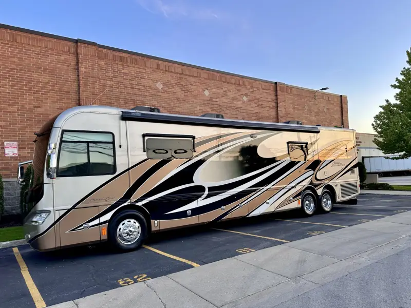2015 American Revolution LE 42T Motorcoach photo 17