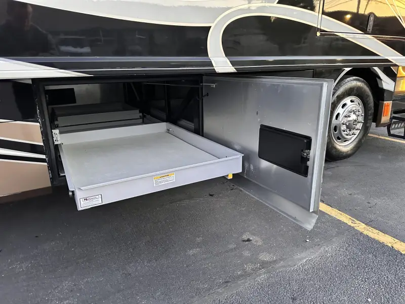 2015 American Revolution LE 42T Motorcoach photo 50