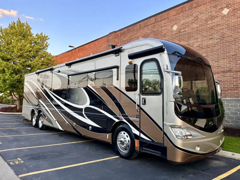 2015 American Revolution LE 42T Motorcoach photo 8