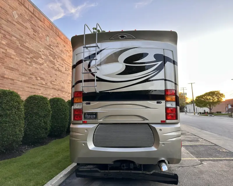 2015 American Revolution LE 42T Motorcoach photo 13