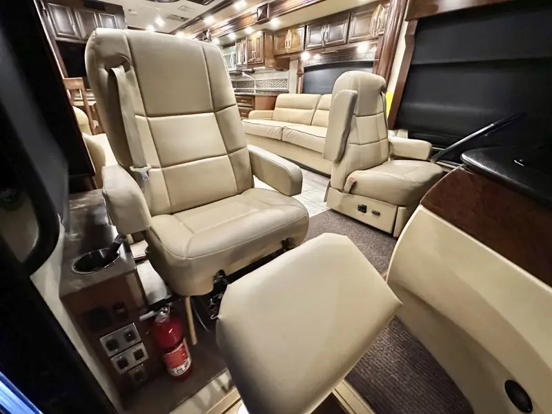 2015 American Revolution LE 42T Motorcoach photo 105
