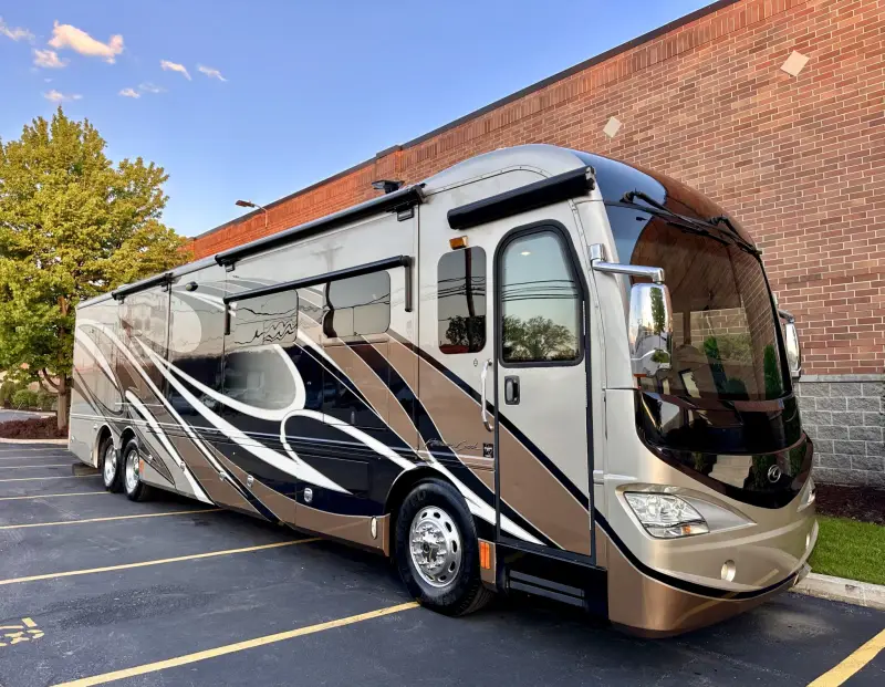 2015 American Revolution LE 42T Motorcoach photo 7