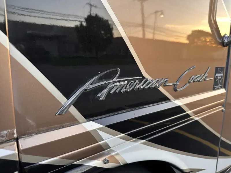 2015 American Revolution LE 42T Motorcoach photo 39