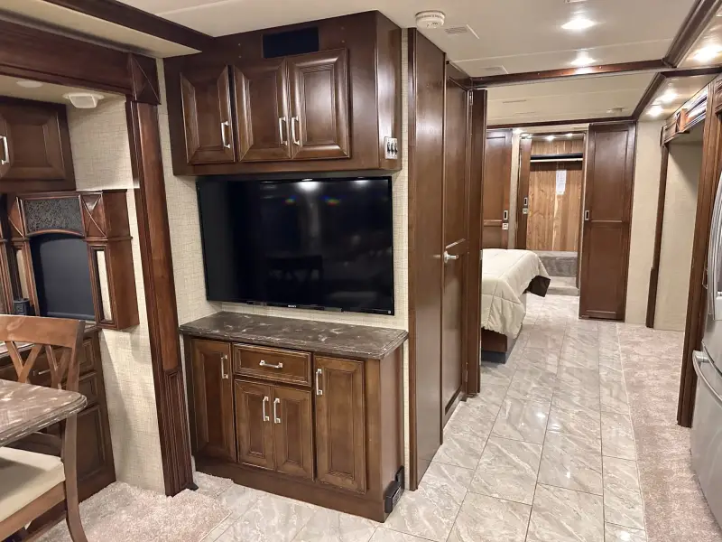 2015 American Revolution LE 42T Motorcoach photo 143