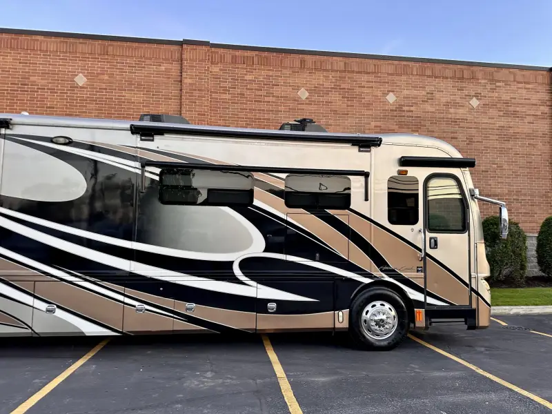 2015 American Revolution LE 42T Motorcoach photo 38