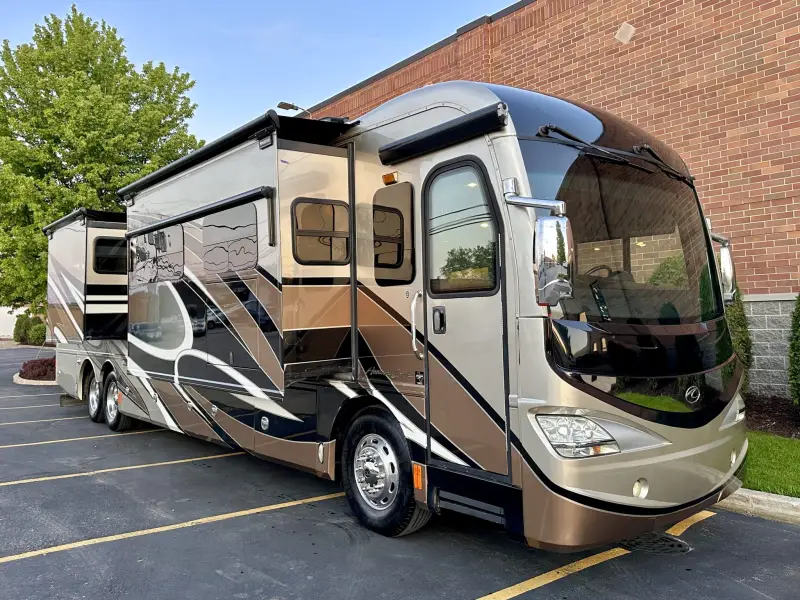 2015 American Revolution LE 42T Motorcoach photo 22