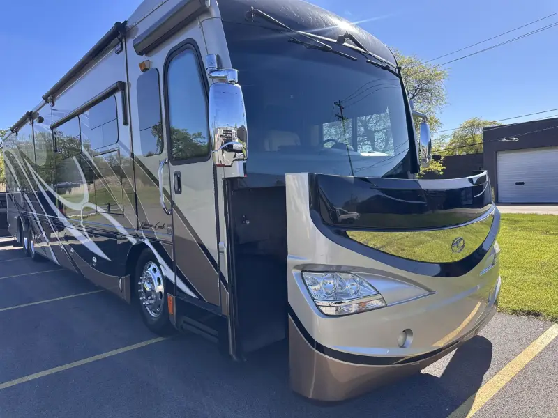 2015 American Revolution LE 42T Motorcoach photo 40