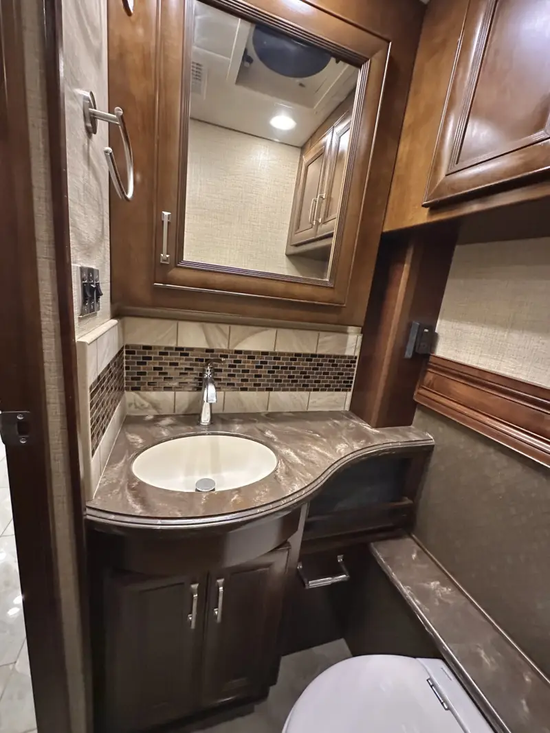 2015 American Revolution LE 42T Motorcoach photo 161